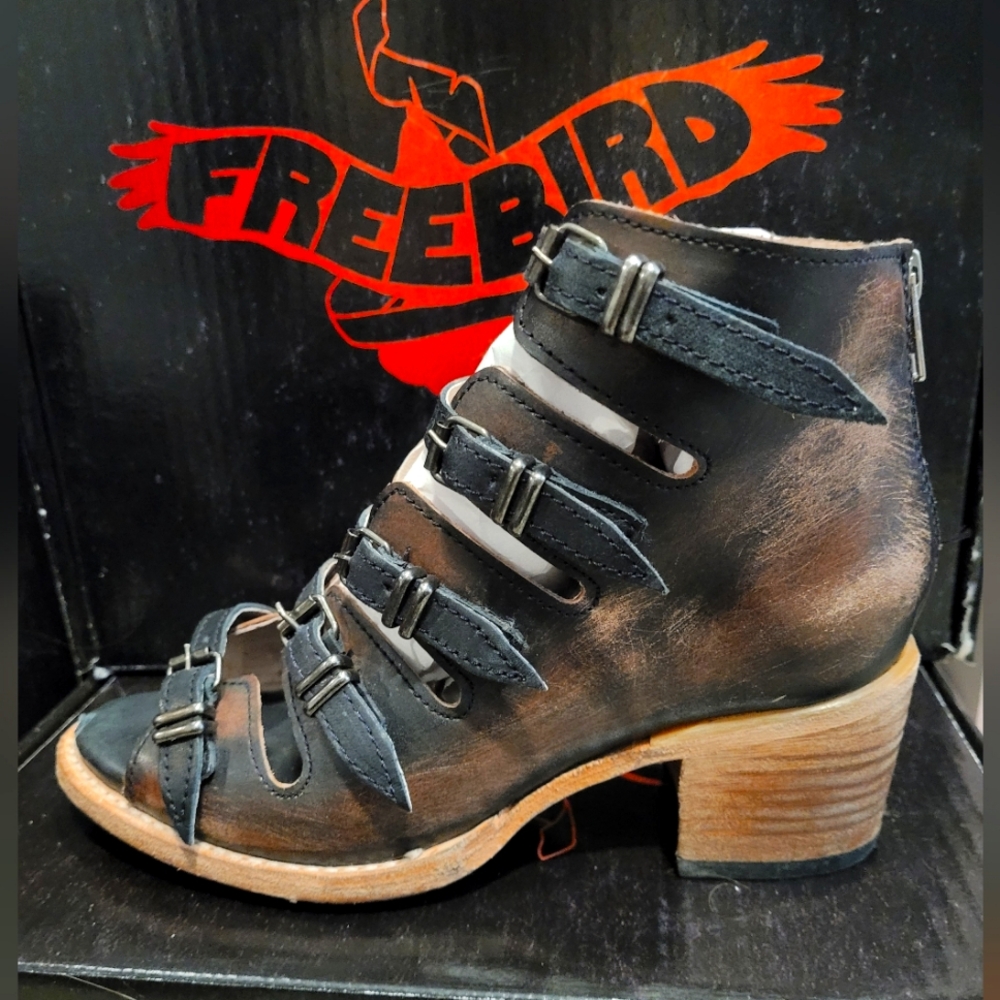 Freebird by Steven 2023 Quinn Black Distressed Sz 7